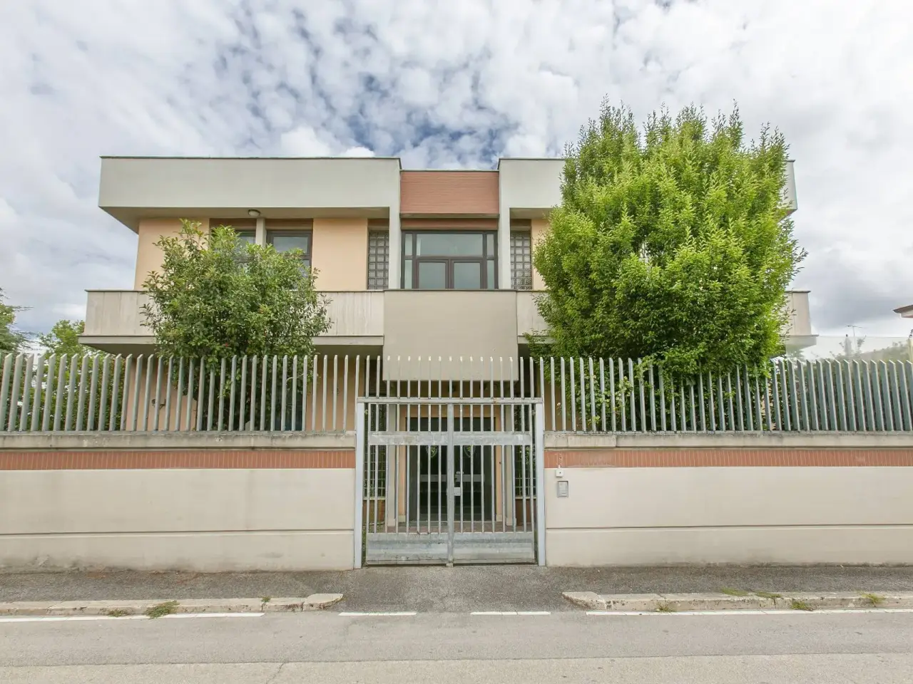 Negozio in Via Pontina, Aprilia, {3} - Foto 1