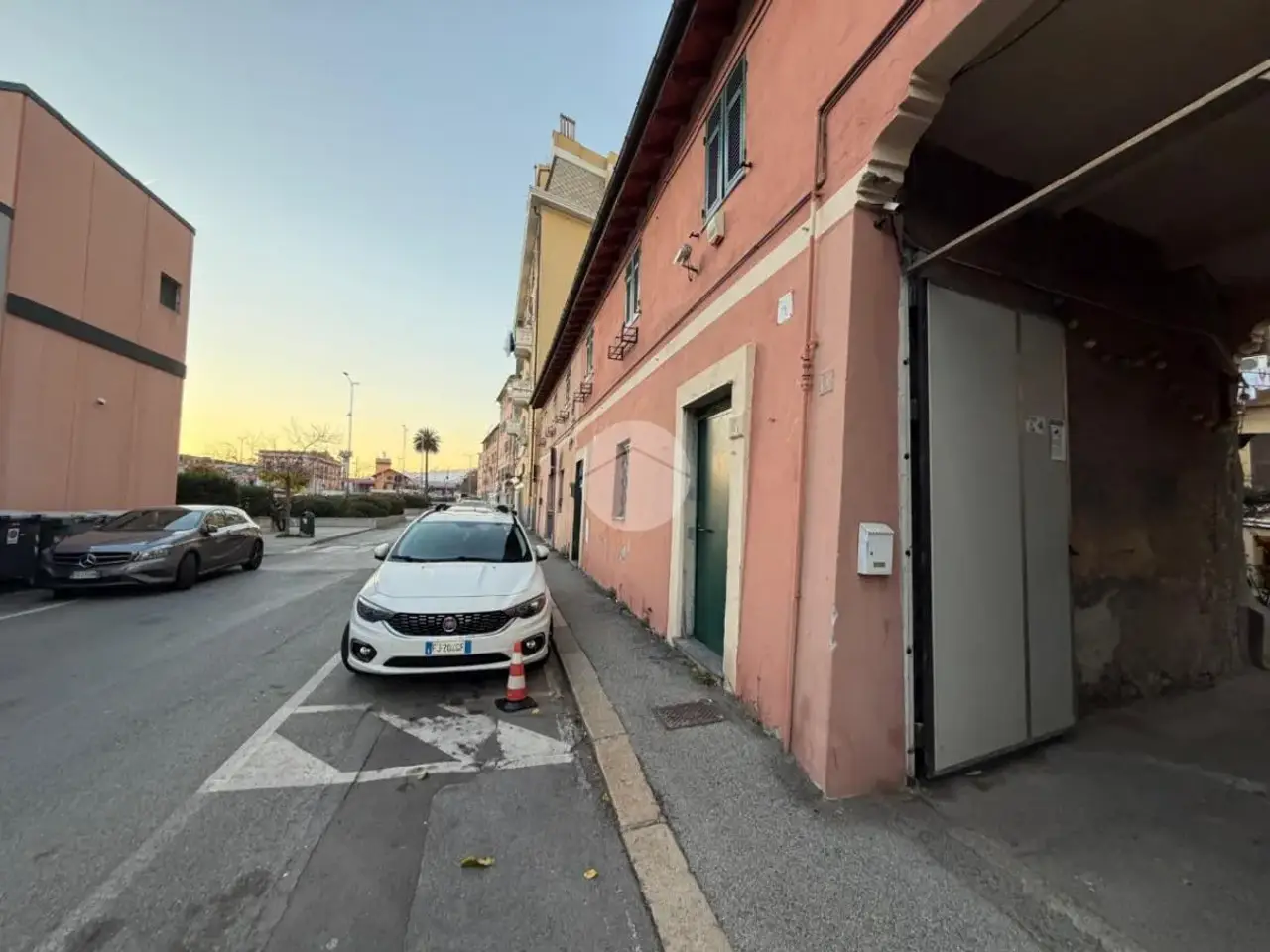 Magazzino in Via Umberto Bertolotti 30, Genova, {3} - Foto 1