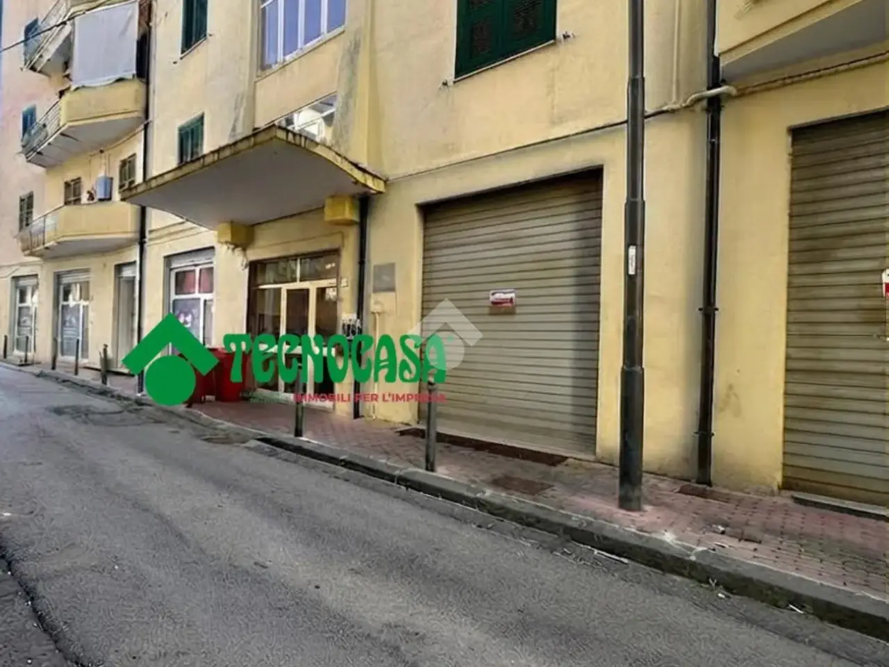 Negozio in Via Laura Beatrice Oliva Mancini, Avellino, {3} - Foto 2
