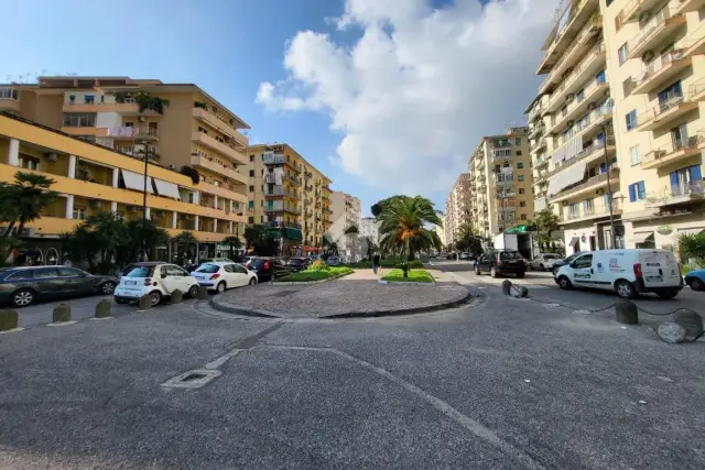 Negozio in Viale di Augusto 24, Napoli - Foto 1