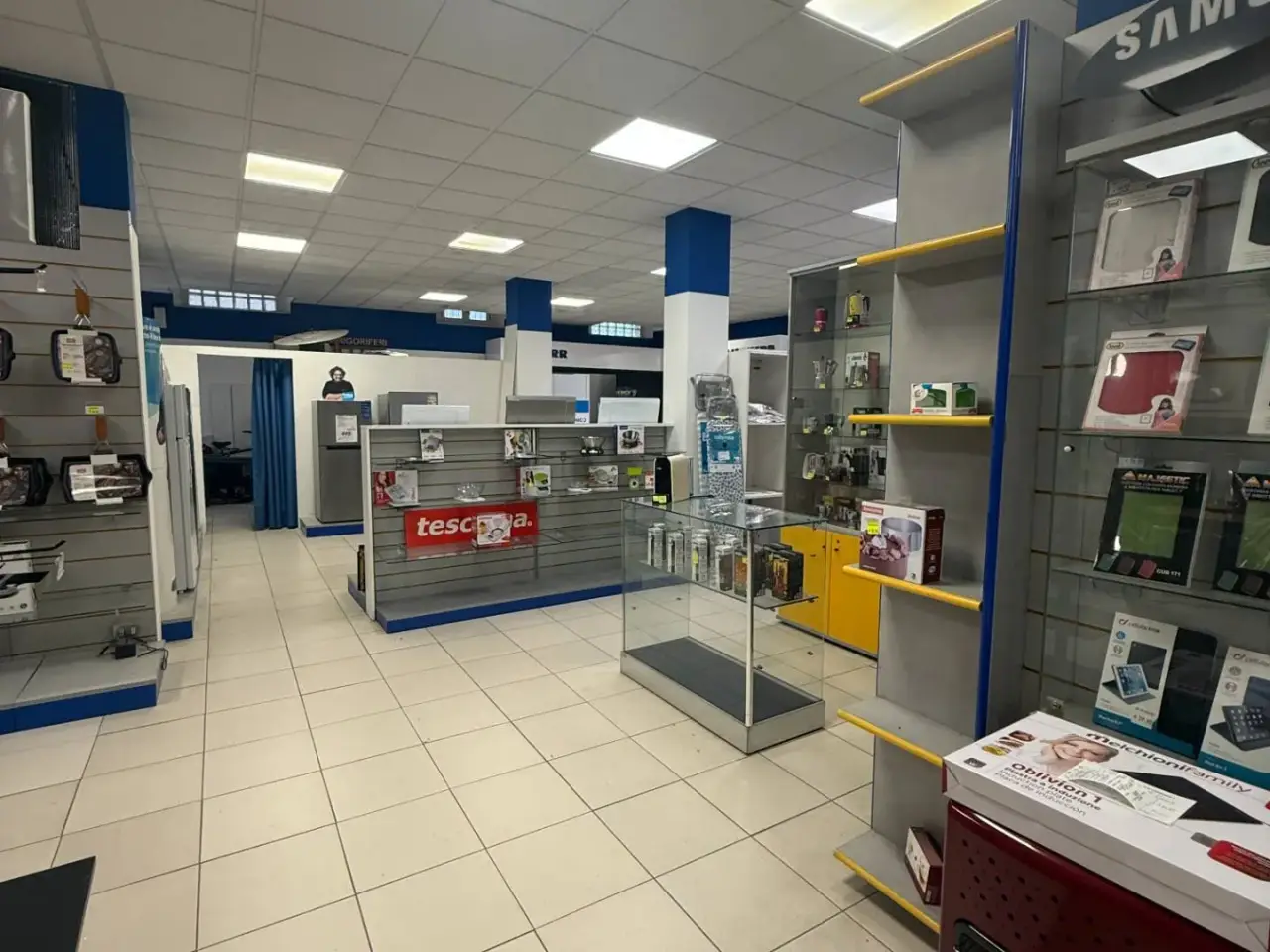 Negozio in Via Calatafimi, San Benedetto Del Tronto, {3} - Foto 1