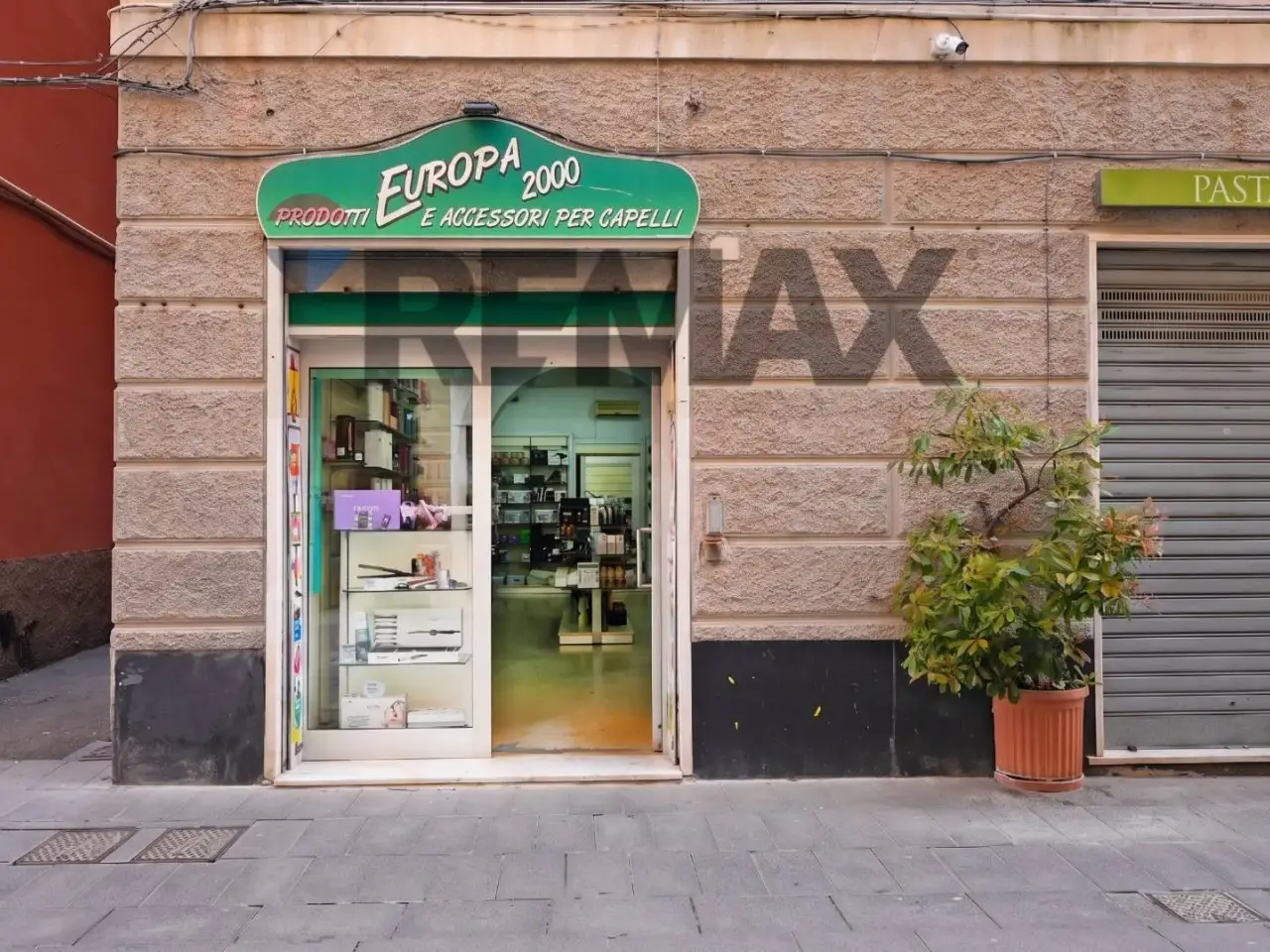 Esercizio commerciale in Via Sestri 24 R., Genova, {3} - Foto 1