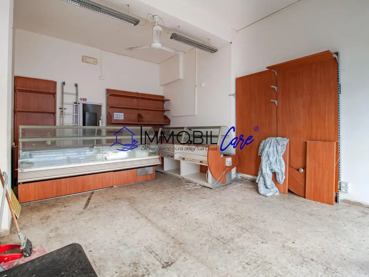 Locale commerciale in , Livorno, {3} - Foto 2