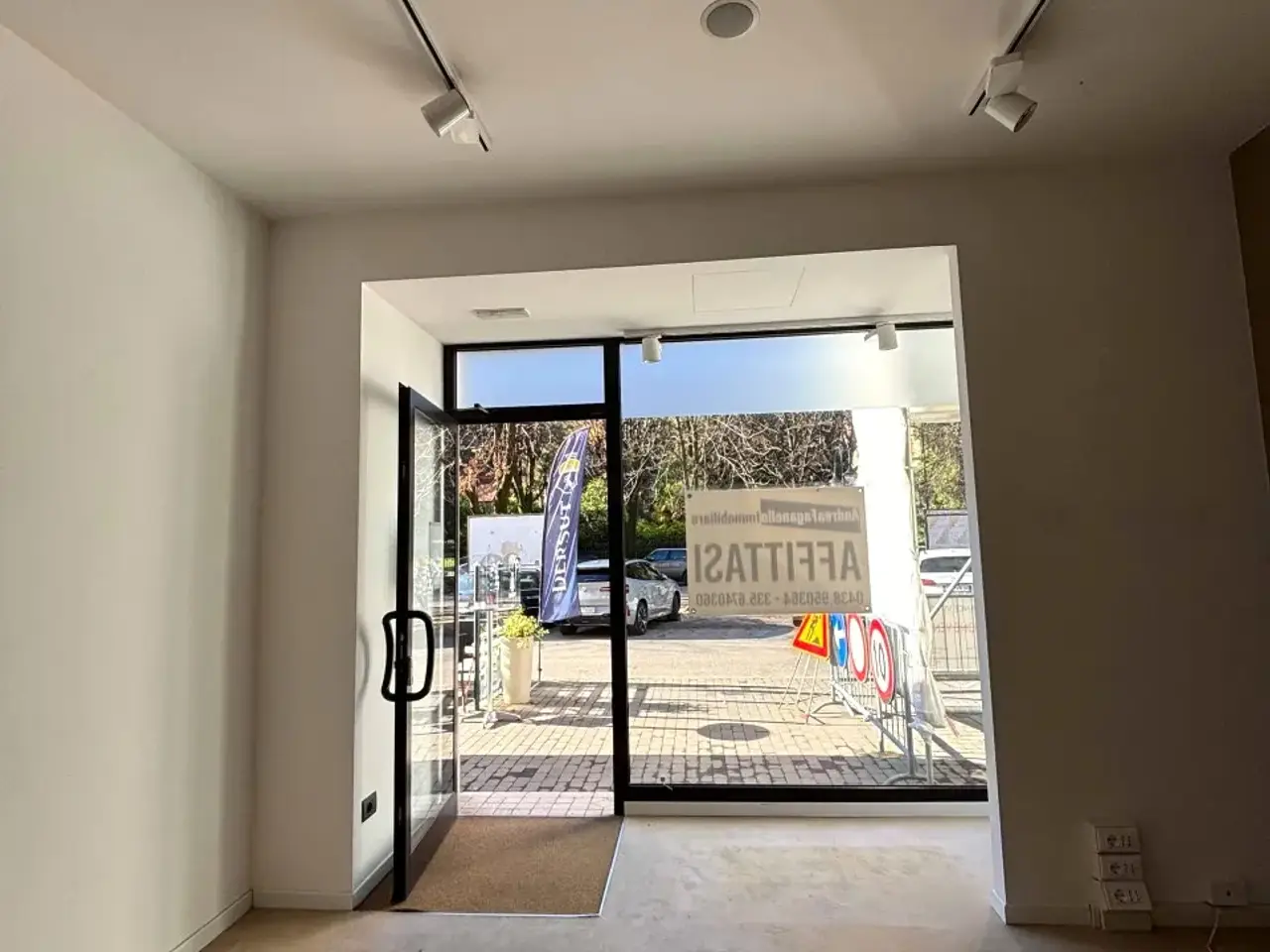 Negozio in Viale della Vittoria N. 231, Vittorio Veneto, {3} - Foto 2