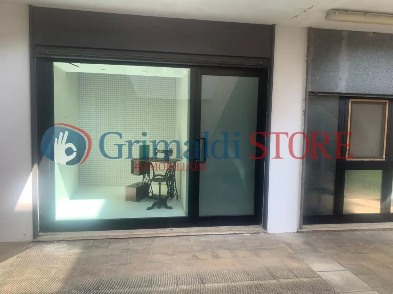 Negozio in Via Pacinotti 19, Campi Salentina, {3} - Foto 2