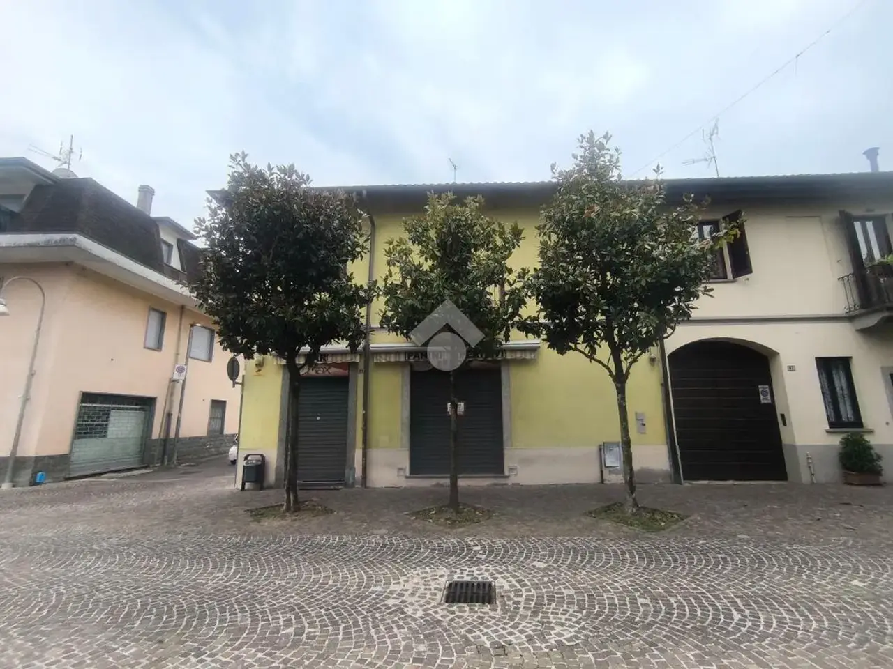 Negozio in Via a. da Giussano 85, Rescaldina, {3} - Foto 1