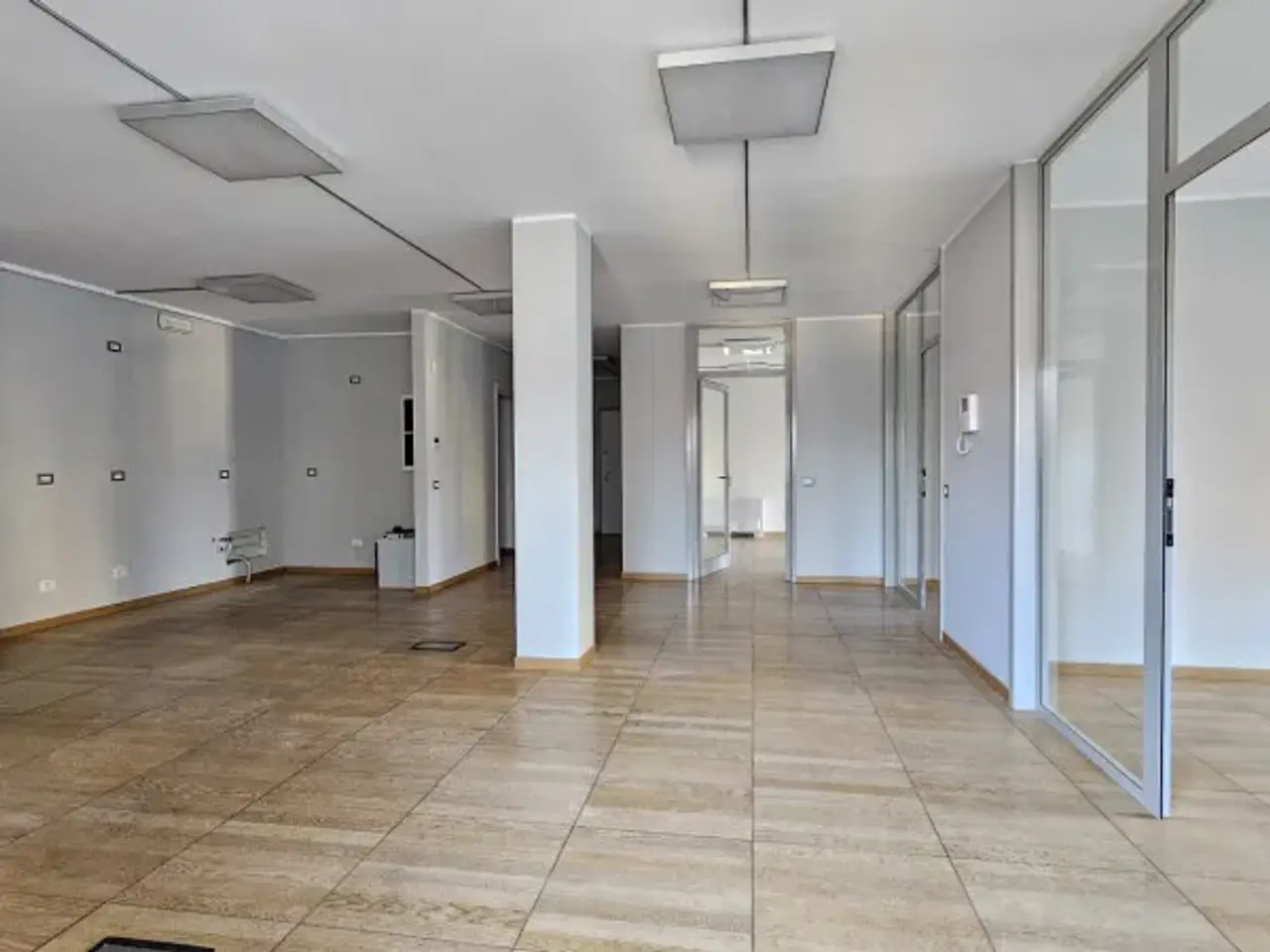 Ufficio in Viale Alcide De Gasperi 14a, Treviglio, {3} - Foto 1