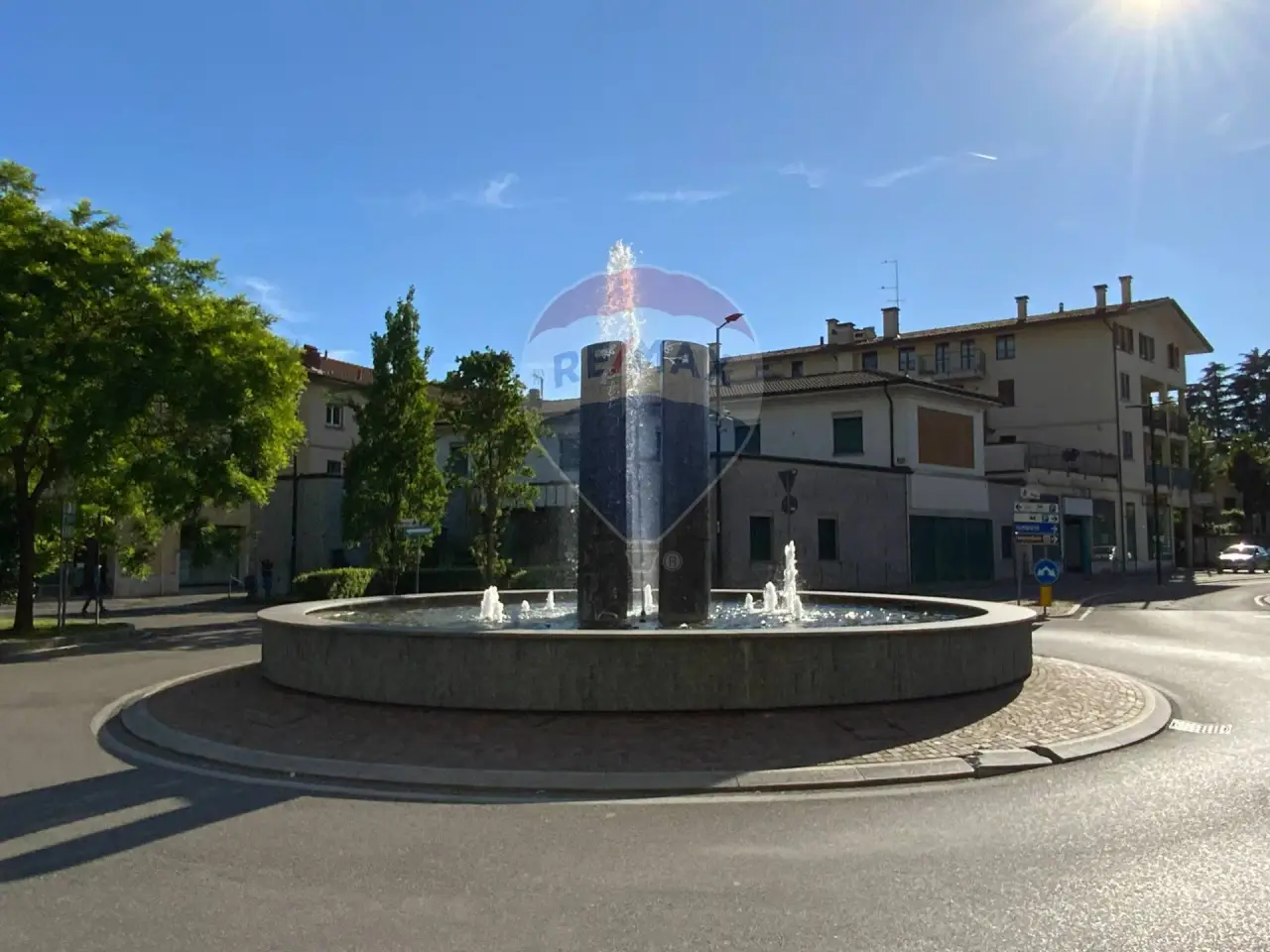 Negozio in Largo Sant'Agnese, Somma Lombardo, {3} - Foto 1