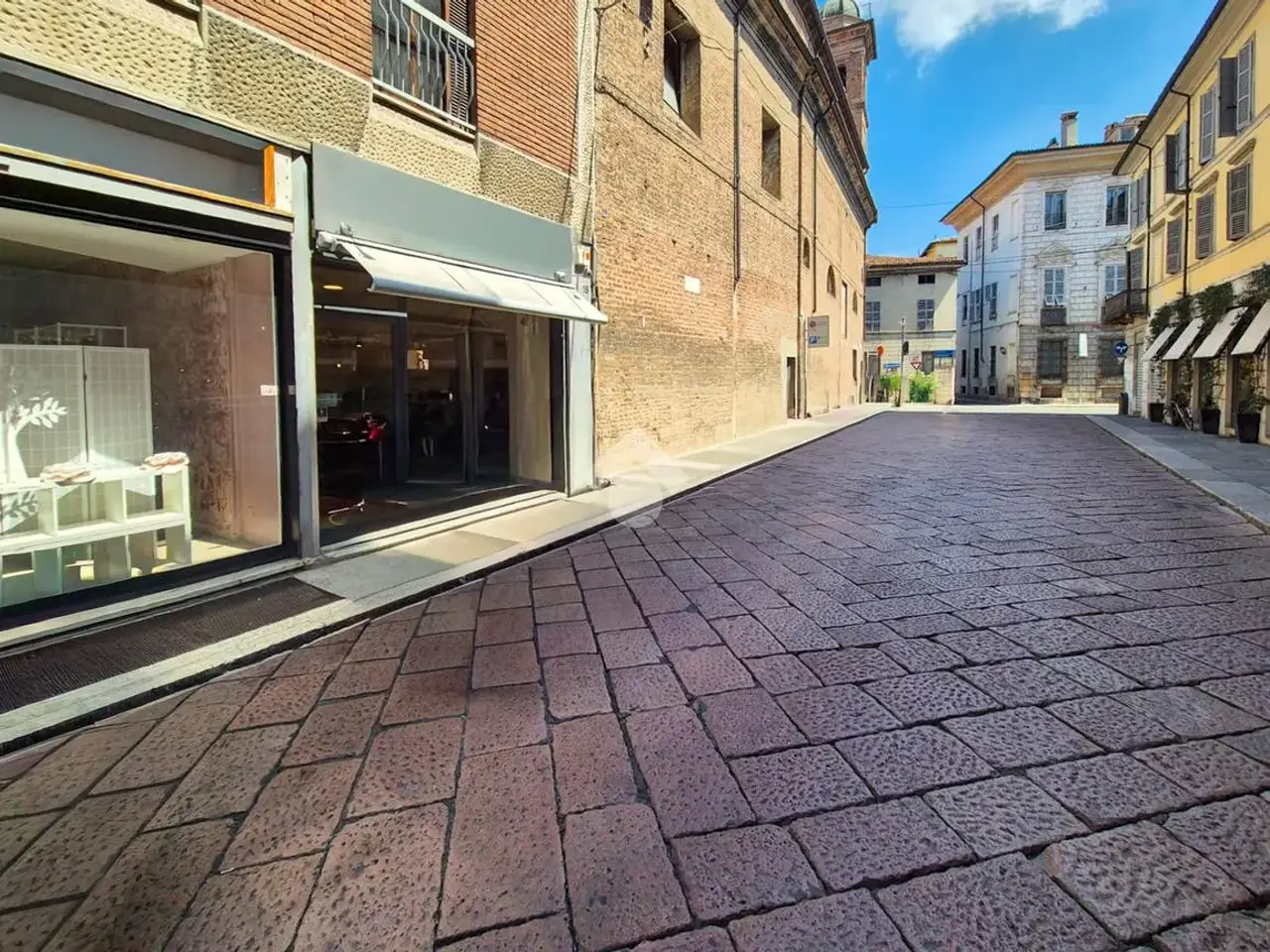 Negozio in Via Legnano 18, Piacenza, {3} - Foto 1