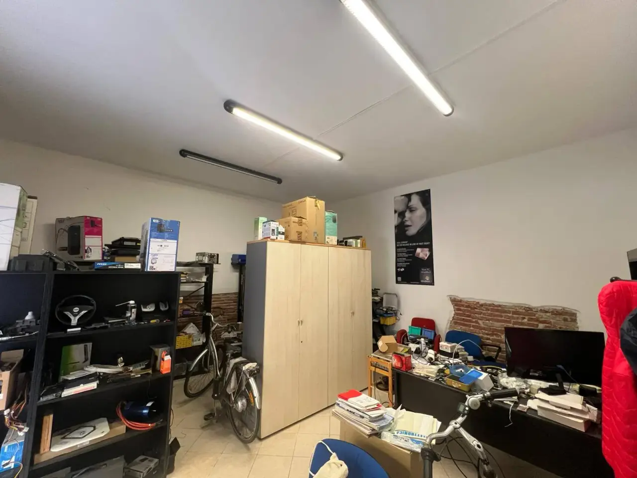 Esercizio commerciale in Piazza Mazzini 1, Livorno, {3} - Foto 1