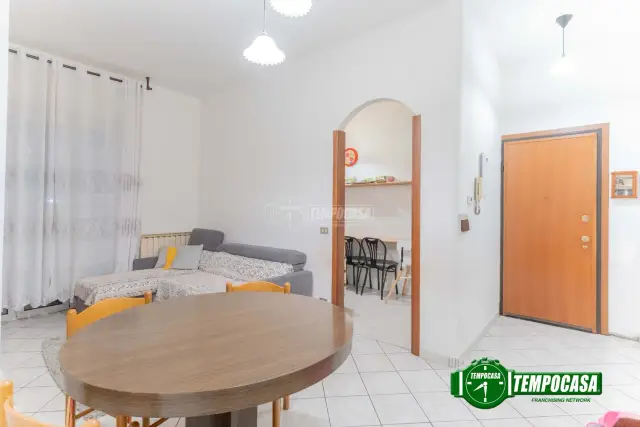 3-room flat in Via Giacomo Leopardi, Inveruno - Photo 1