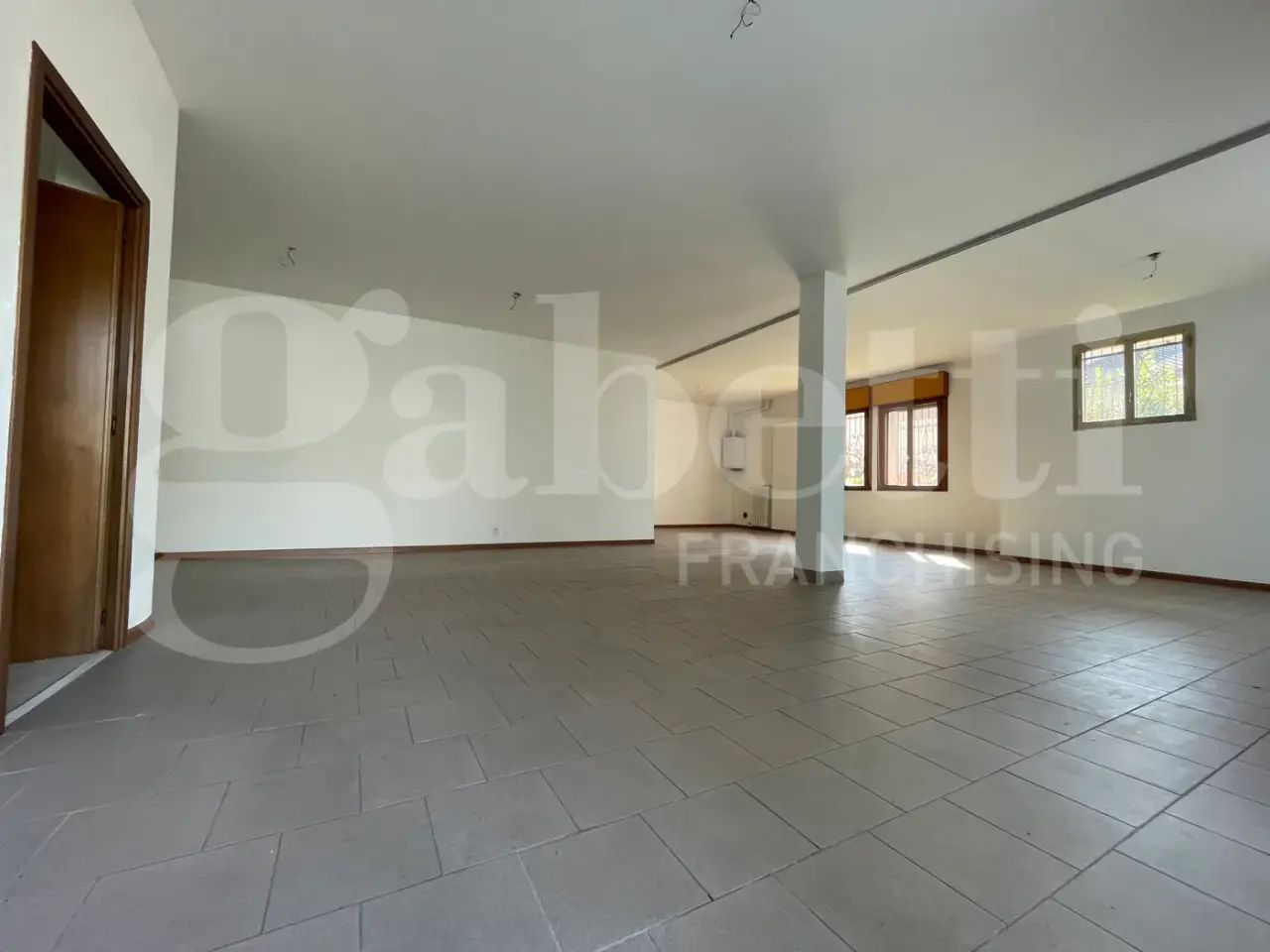 Magazzino in Via Foscolo 50a, Selvazzano Dentro, {3} - Foto 2