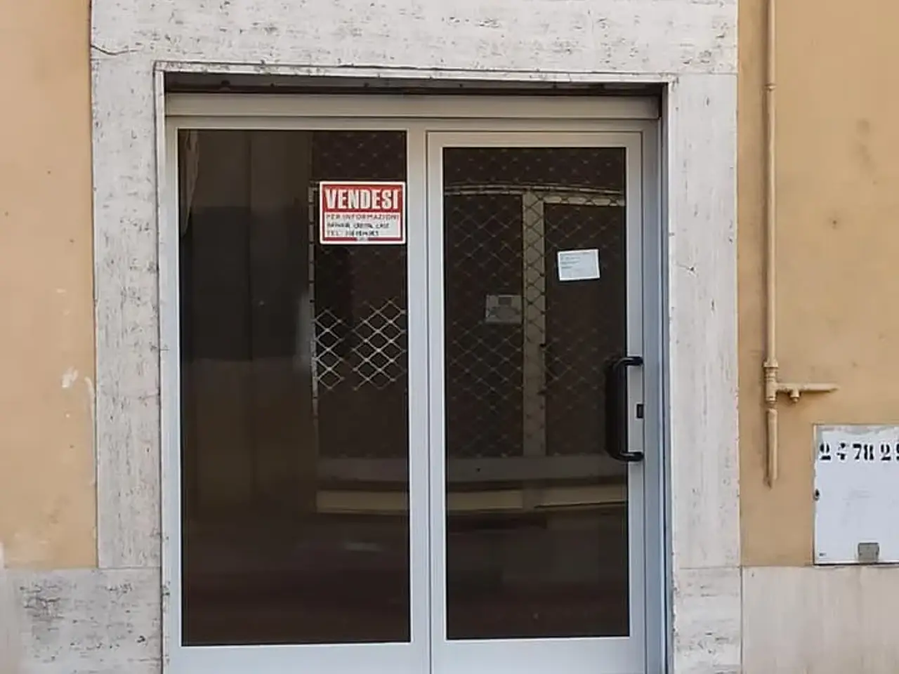 Negozio in Via Benvenuto Sangiorgio, Casale Monferrato, {3} - Foto 2