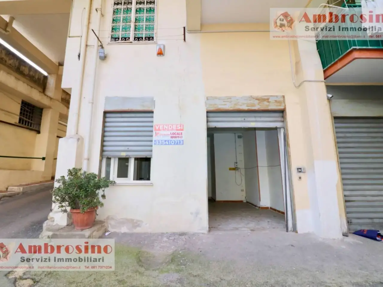 Magazzino in Via Michele Guadagno 23, Napoli, {3} - Foto 2