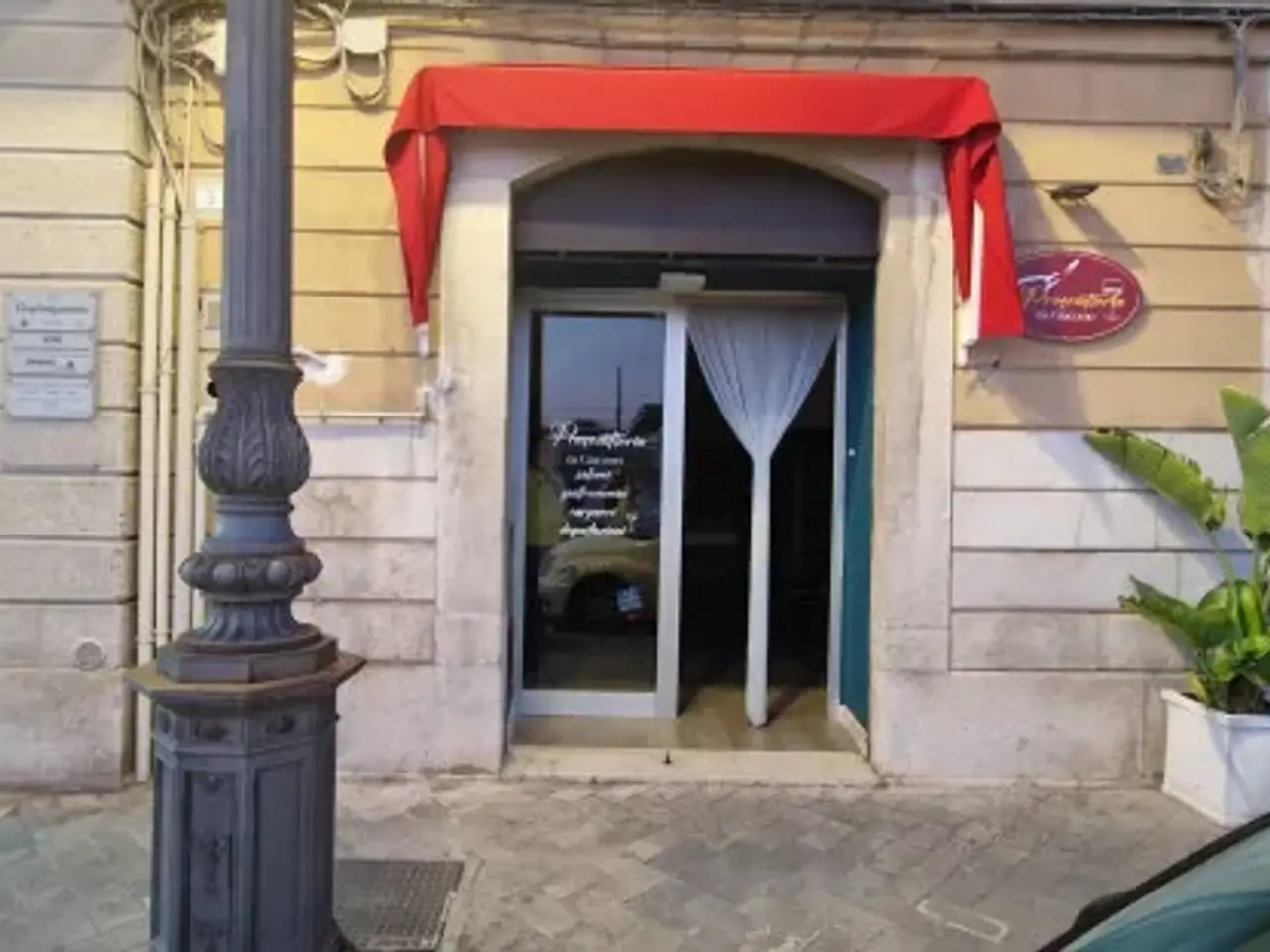 Negozio in Piazza 20 Settemb, Trani, {3} - Foto 1