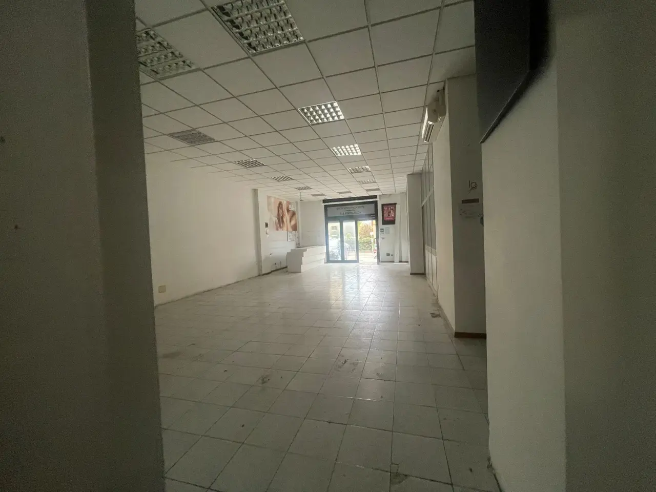 Palazzina commerciale in Via Conca, Ancona, {3} - Foto 2