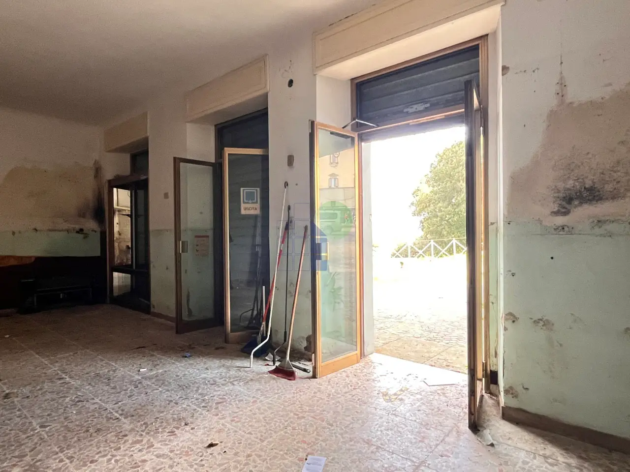 Palazzina commerciale in Piazza di Montenero 15, Livorno, {3} - Foto 2