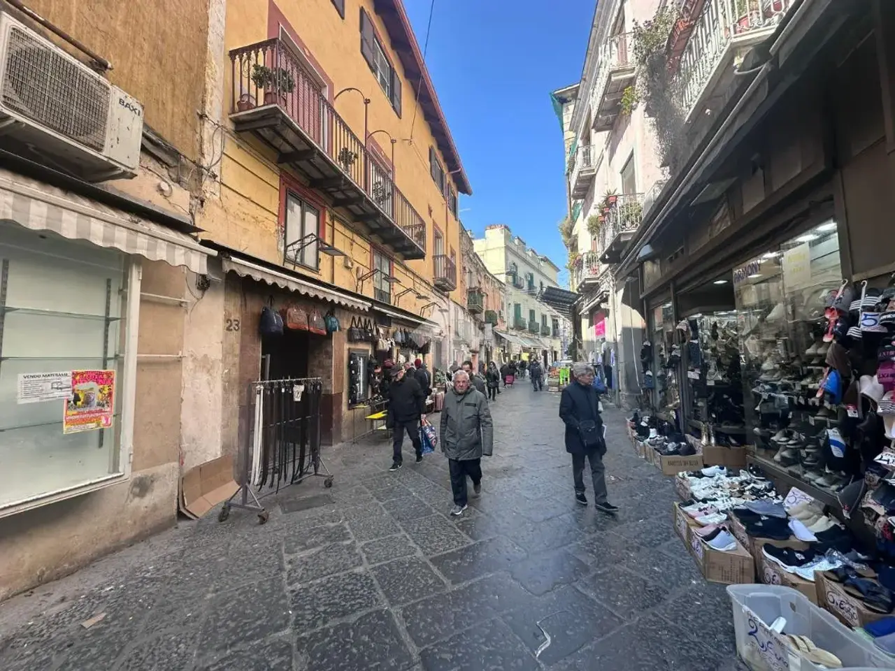 Negozio in Via Padre Gaetano Errico 21, Napoli, {3} - Foto 2