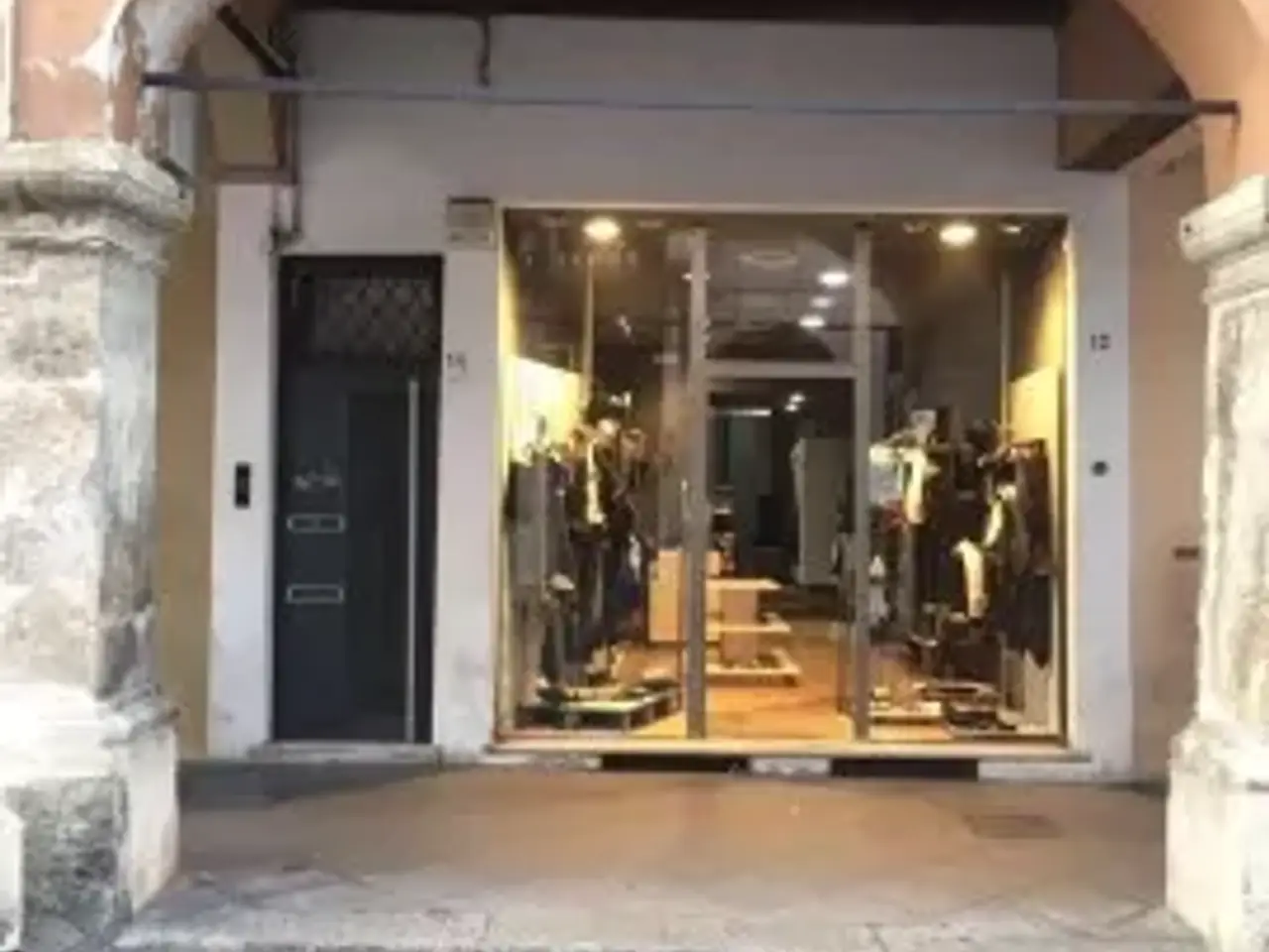 Negozio in Contrà Giuseppe Garibaldi, Vicenza, {3} - Foto 1