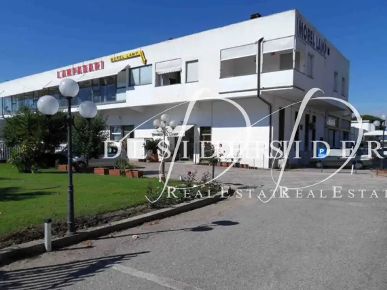 Locale commerciale in Via Aurelia Nord 58100 Grosseto, Grosseto, {3} - Foto 1