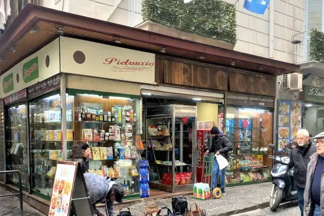 Shop in Via Pignasecca, Napoli - Photo 1