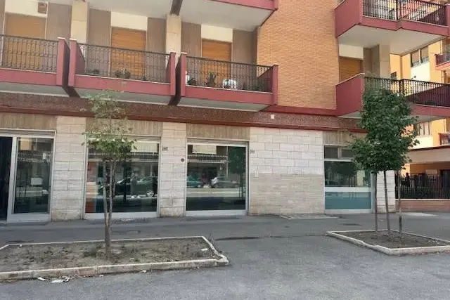 Negozio in Viale Ofanto 198, Foggia - Foto 1