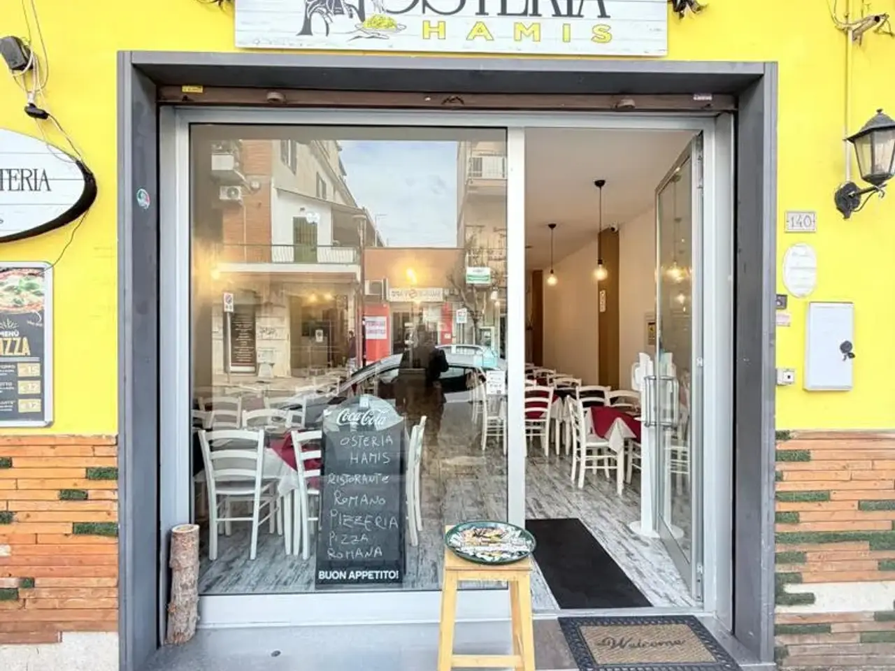Negozio in Via dei Lauri 140, Aprilia, {3} - Foto 1