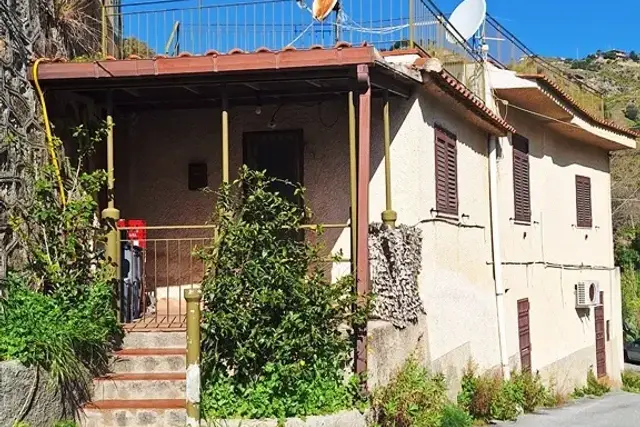 Villa in Via Strada Provinciale 34, Messina - Foto 1