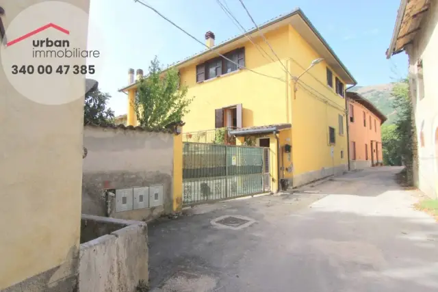 Casa indipendente in Via Colle Fiascone 7, Tornimparte - Foto 1