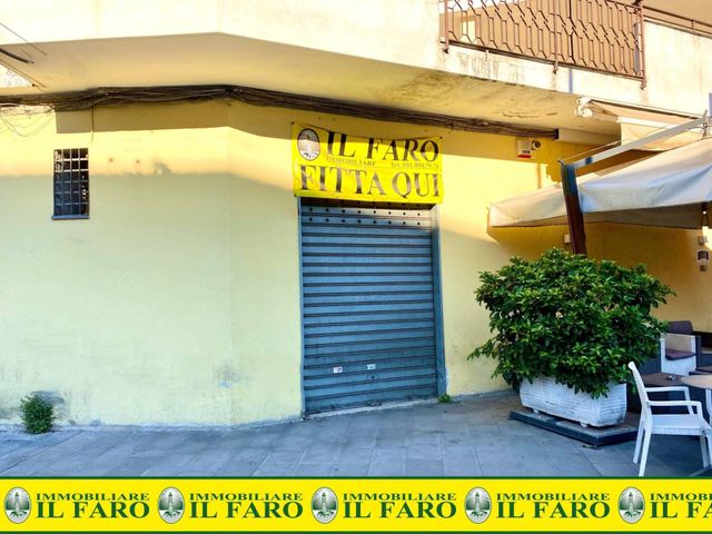 Shop in Via San Francesco d'Assisi, Giugliano in Campania - Photo 1