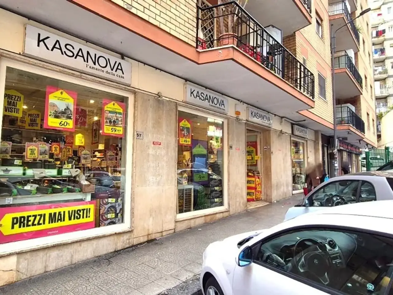Esercizio commerciale in Via Giulio Palermo 61, Napoli, {3} - Foto 1