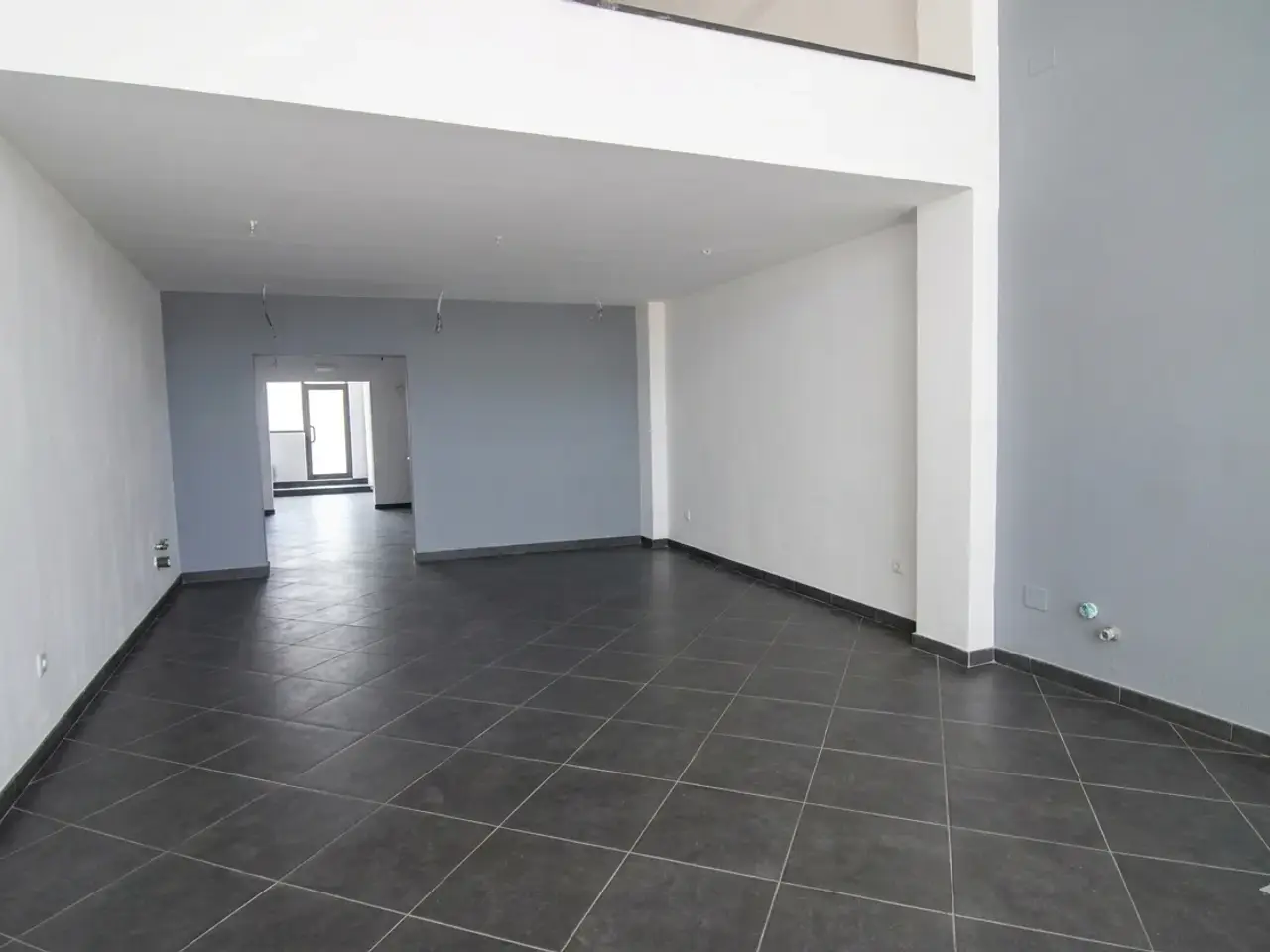 Palazzina commerciale in Via Po 14, Cagliari, {3} - Foto 2