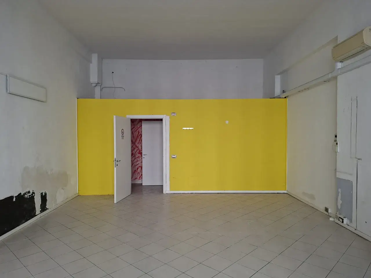 Negozio in Via Peschiera, Sassuolo, {3} - Foto 2