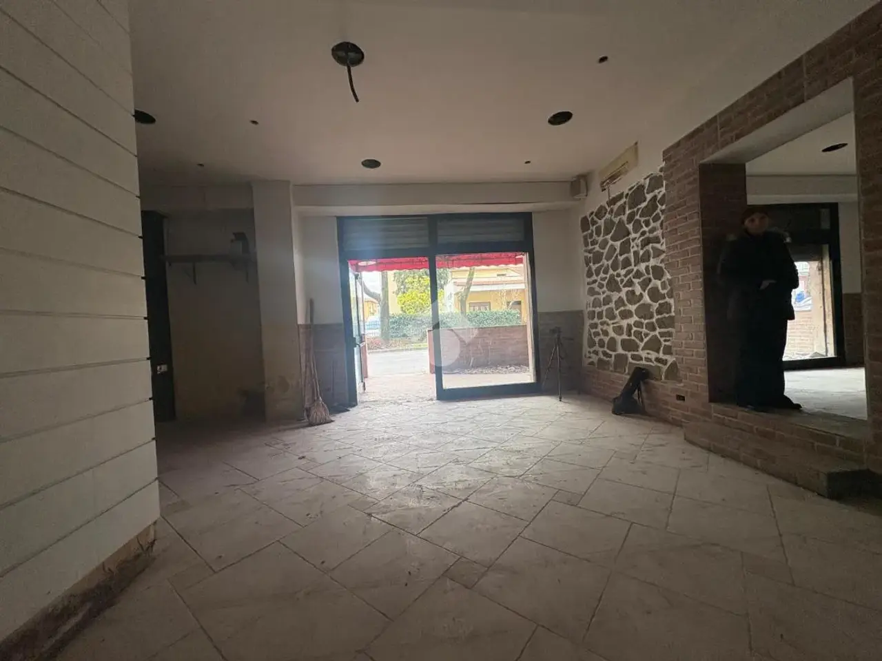 Negozio in Viale Italia 56, Pistoia, {3} - Foto 2