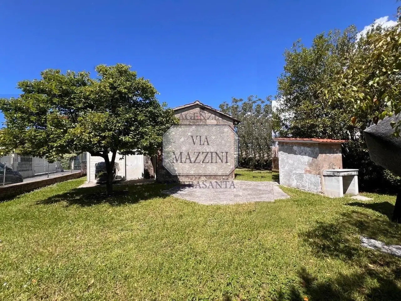 Laboratorio in Giuseppe Mazzini 129, Pietrasanta, {3} - Foto 1