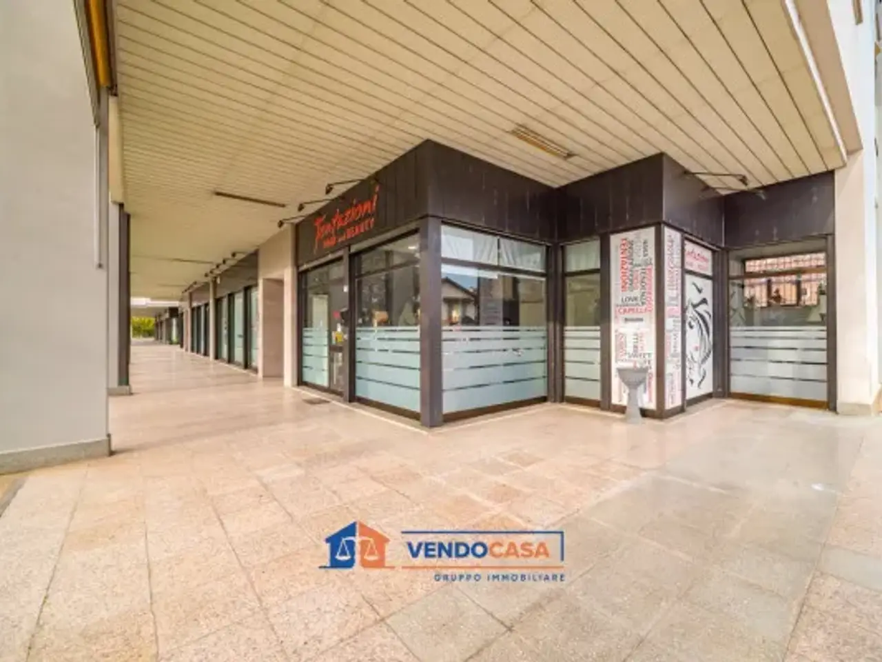 Negozio in Viale Ex Internati 21, Carmagnola, {3} - Foto 1
