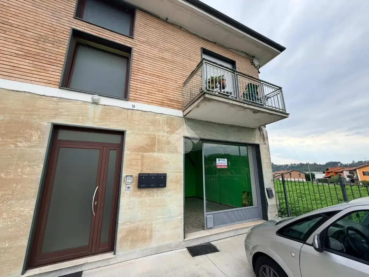 Negozio in Localita ' Borgonuovo 38, Bra, {3} - Foto 1