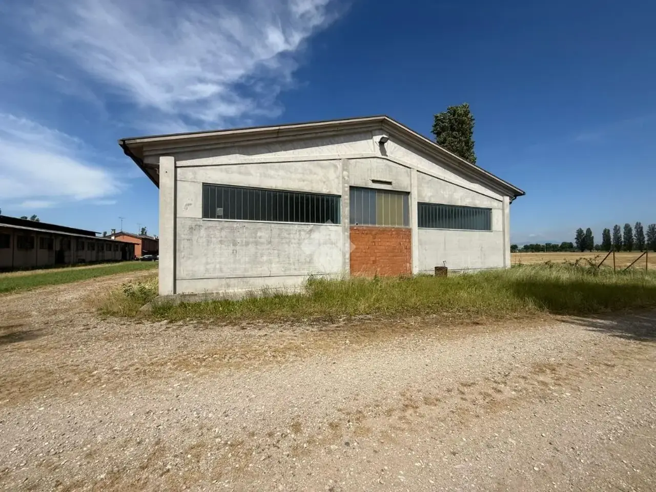Palazzina commerciale in Via Pigliaquaglie 7, Castiglione Delle Stiviere, {3} - Foto 1