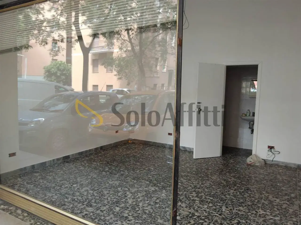 Negozio in Via Monte Grappa 92, Modena, {3} - Foto 2