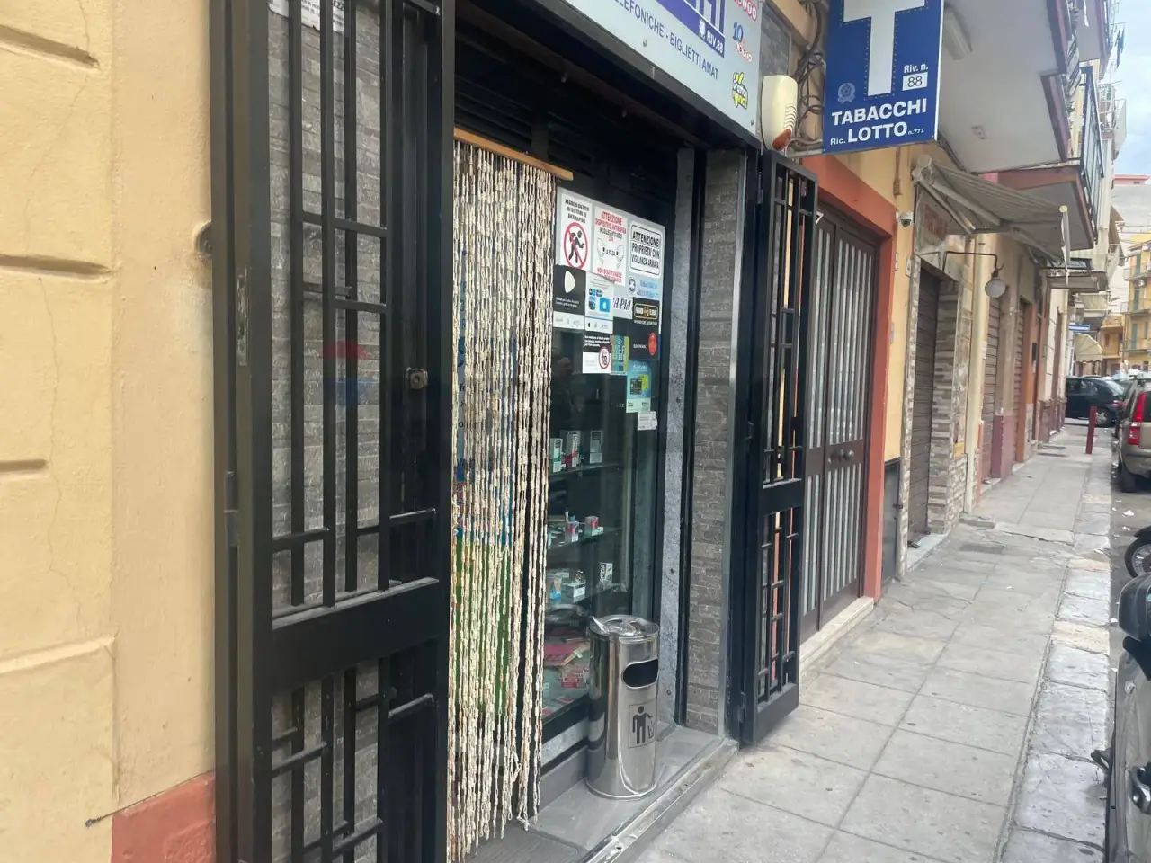 Esercizio commerciale in Via Ruggerone da Palermo 47, Palermo, {3} - Foto 1