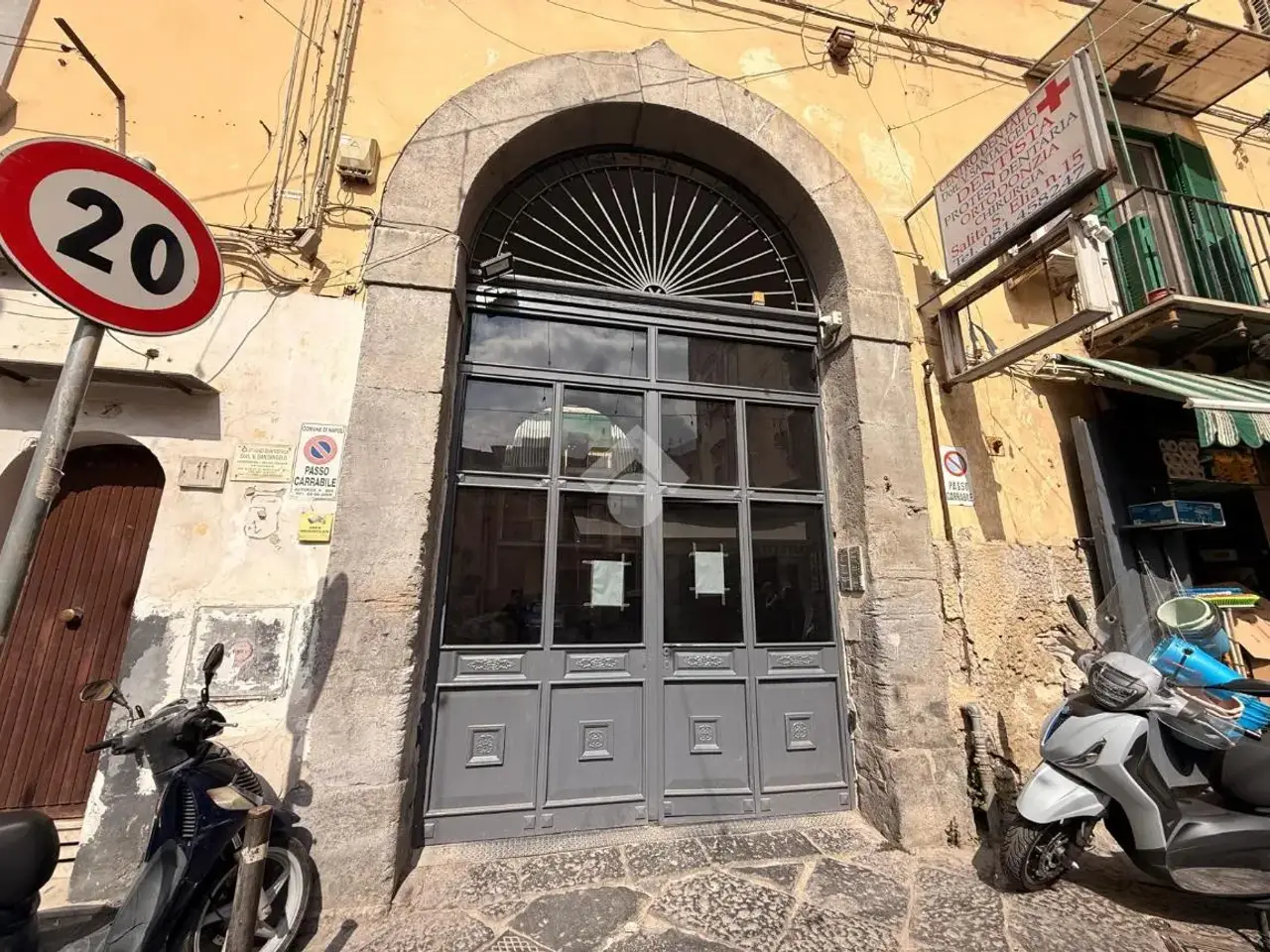 Magazzino in Supportico Lopez 12, Napoli, {3} - Foto 1