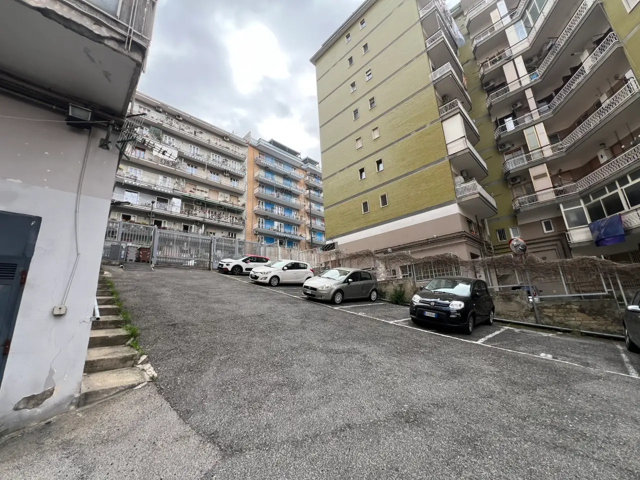 Parcheggio chiuso in Via Guido De Ruggiero 66, Napoli, {3} - Foto 1