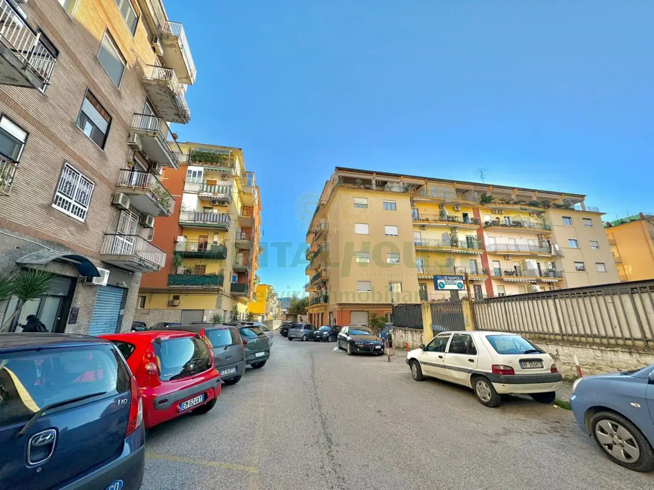 Esercizio commerciale in Via Diomede Carafa 58, Napoli, {3} - Foto 1