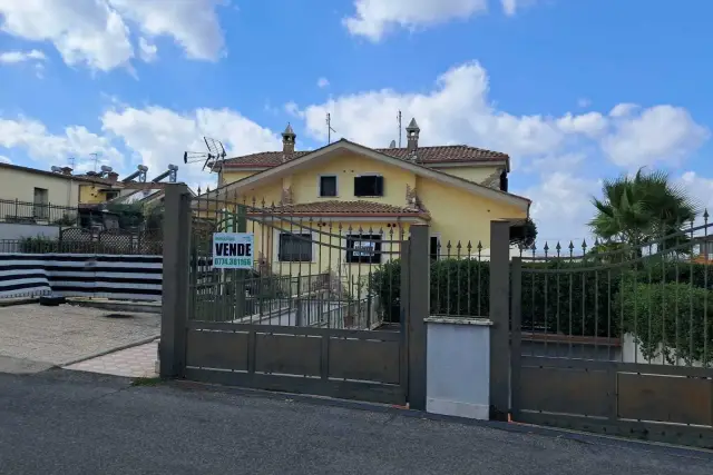 Villa a schiera in Via Tivoli, Guidonia Montecelio - Foto 1