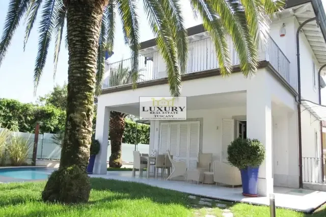 Mansion in Via Gente di Mare, Forte dei Marmi - Photo 1