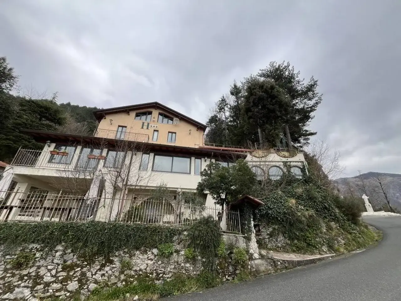 Palazzina commerciale in Via di Mammoli, Lucca, {3} - Foto 1