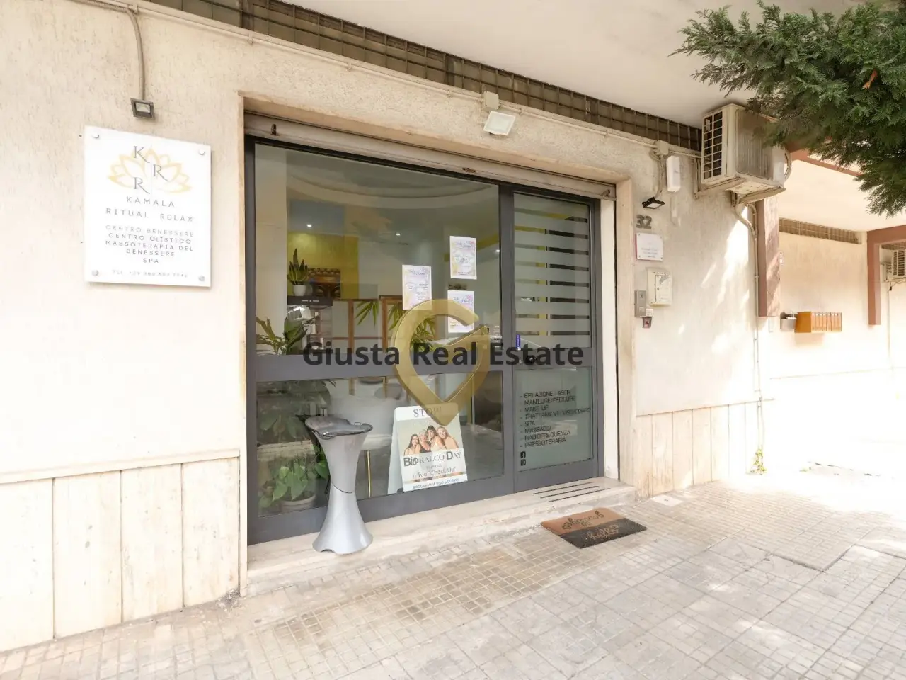 Esercizio commerciale in Via Maroncelli 32, Mesagne, {3} - Foto 1