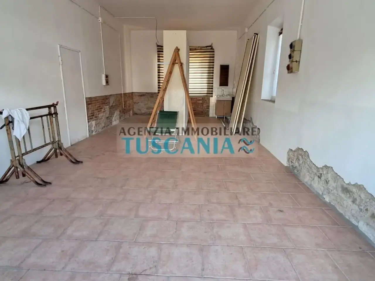 Locale commerciale in , Cecina, {3} - Foto 1