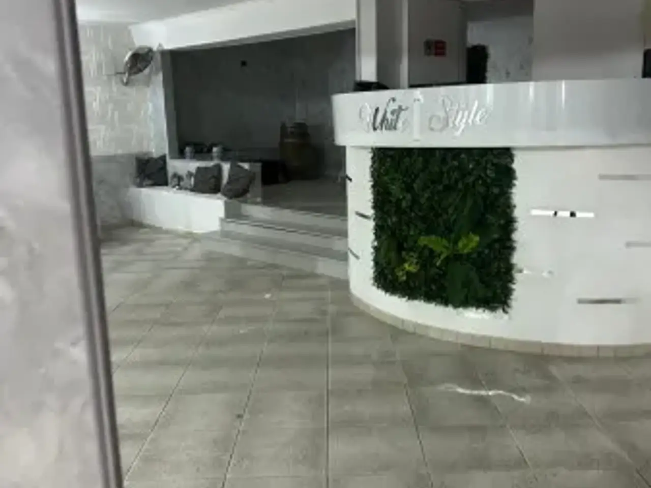 Negozio in Via Nazionale delle Puglie 257, Pomigliano D'Arco, {3} - Foto 2