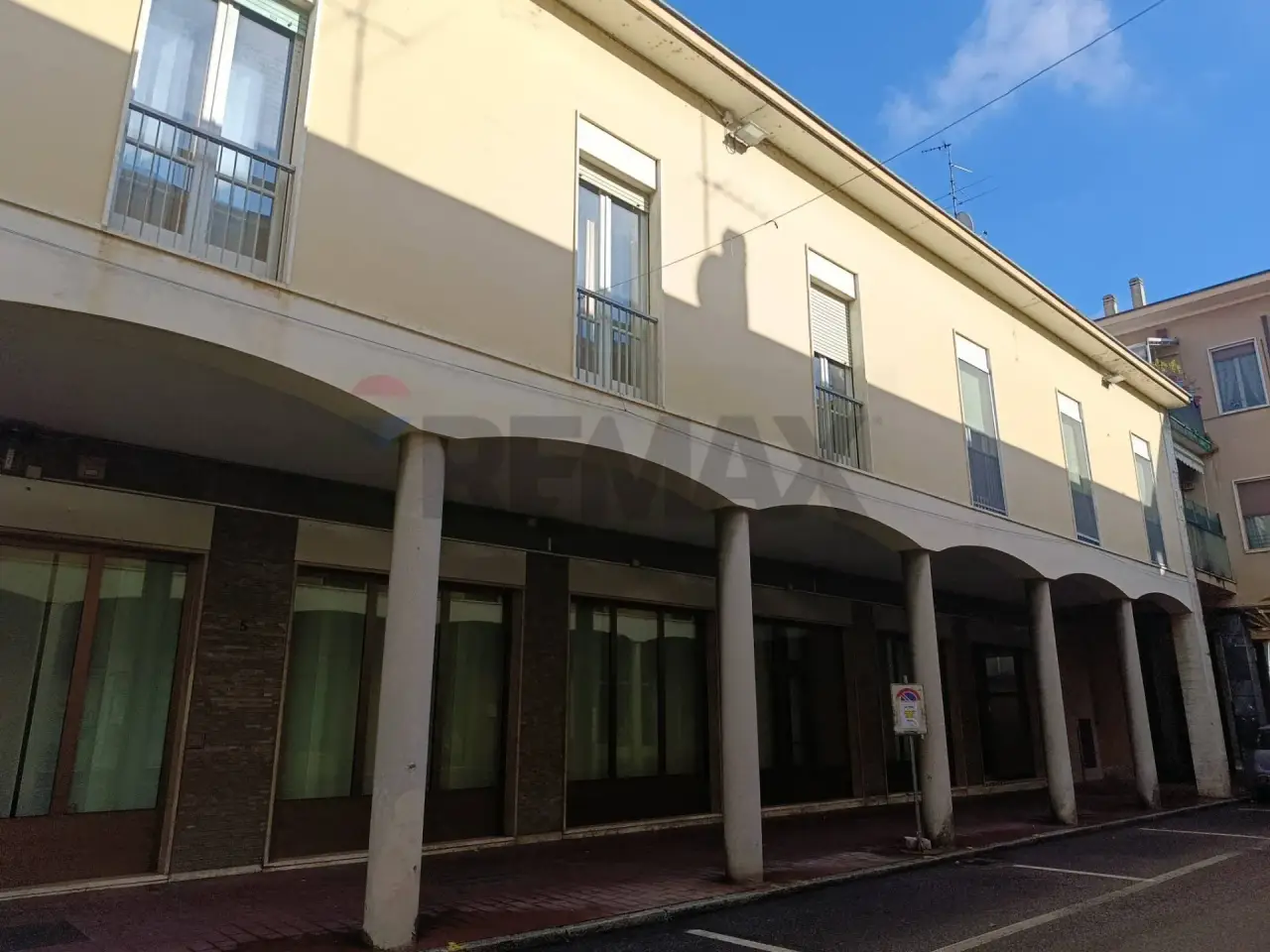 Negozio in Via Libertà 5, Sannazzaro De' Burgondi, {3} - Foto 1
